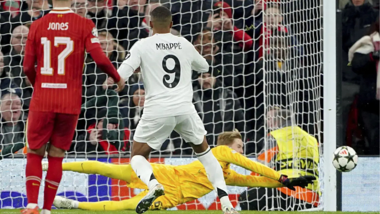 Keberhasilan Tepis Penalti Mbappe