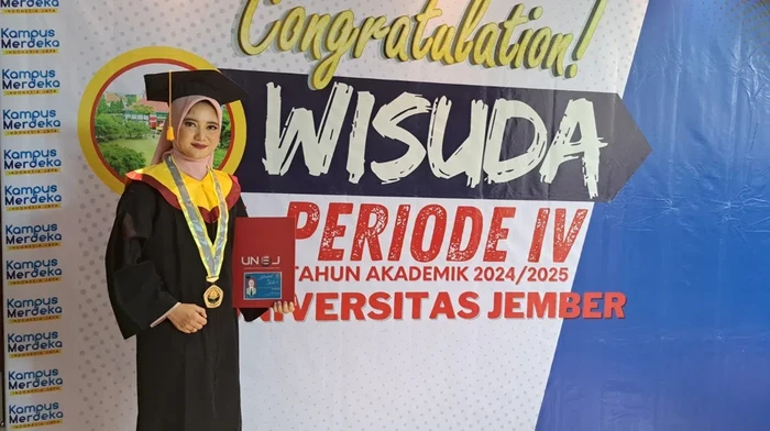 maya-usai-wisuda-s2-nya-di-unej_169