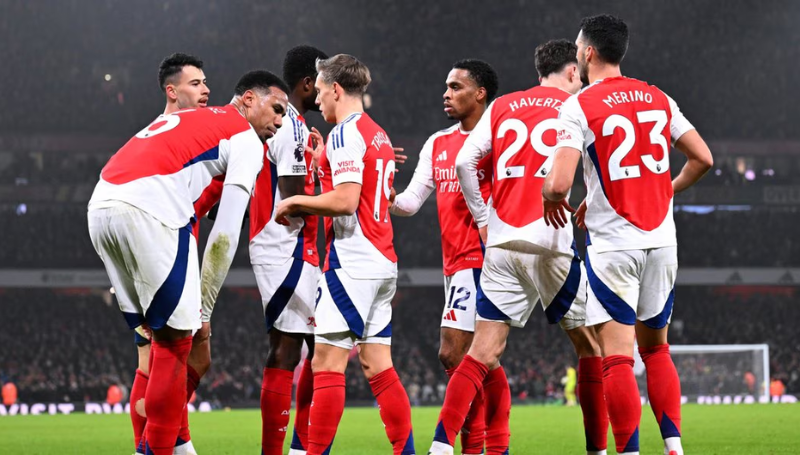 Arsenal bermain imbang 2-2 dengan Aston Villa di kandang sendiri. , Arsenal hanya mampu bermain imbang 2-2 dengan Aston Villa di Stadion Emirates, sehingga kehilangan kesempatan untuk mendekati Liverpool di puncak klasemen Liga Inggris.