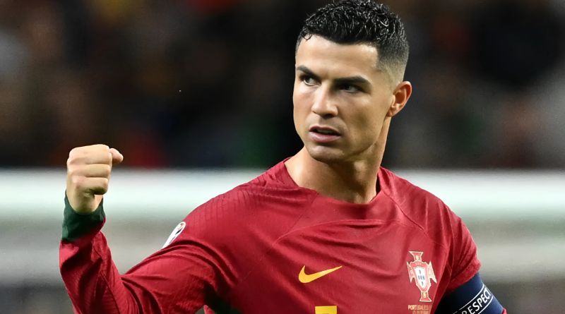 Ronaldo masih tampil impresif, terus mencetak gol baik untuk klub maupun timnas Portugal.