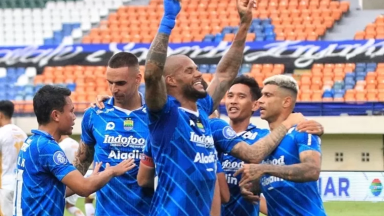 Persija Jakarta Tundukkan Persib Bandung di Derby Jawa Barat dengan Skor 2-1